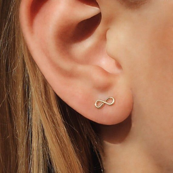 Infinity Whisper – 925 Silver Minimal Stud Earrings