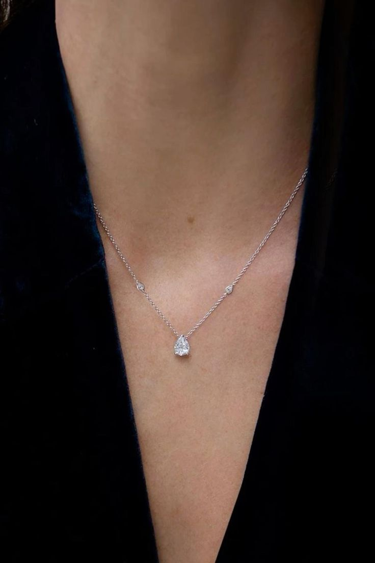 Raindrop Radiance – 925 Silver Teardrop Necklace