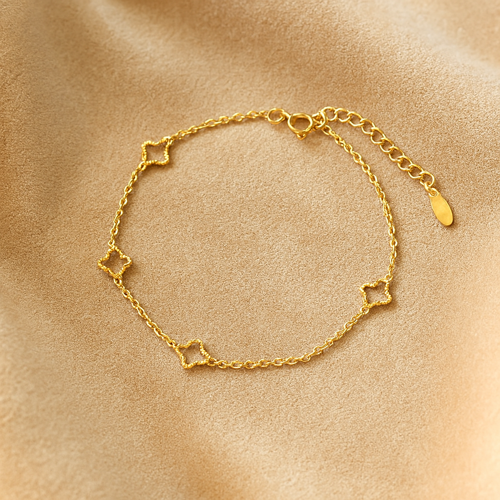 Gold bracelet with star-shaped